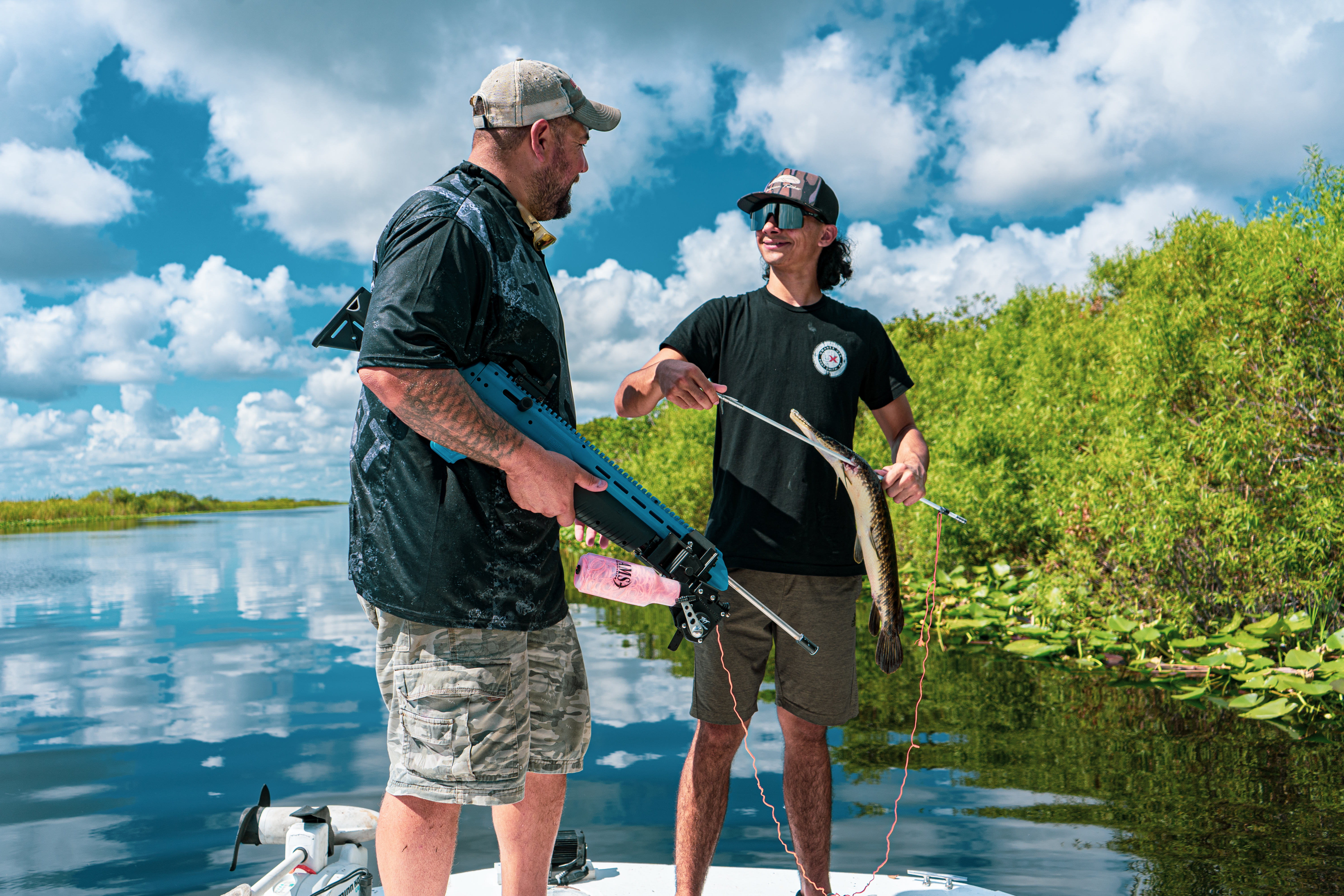 Two boaters bowfishing with the Umarex FISHR